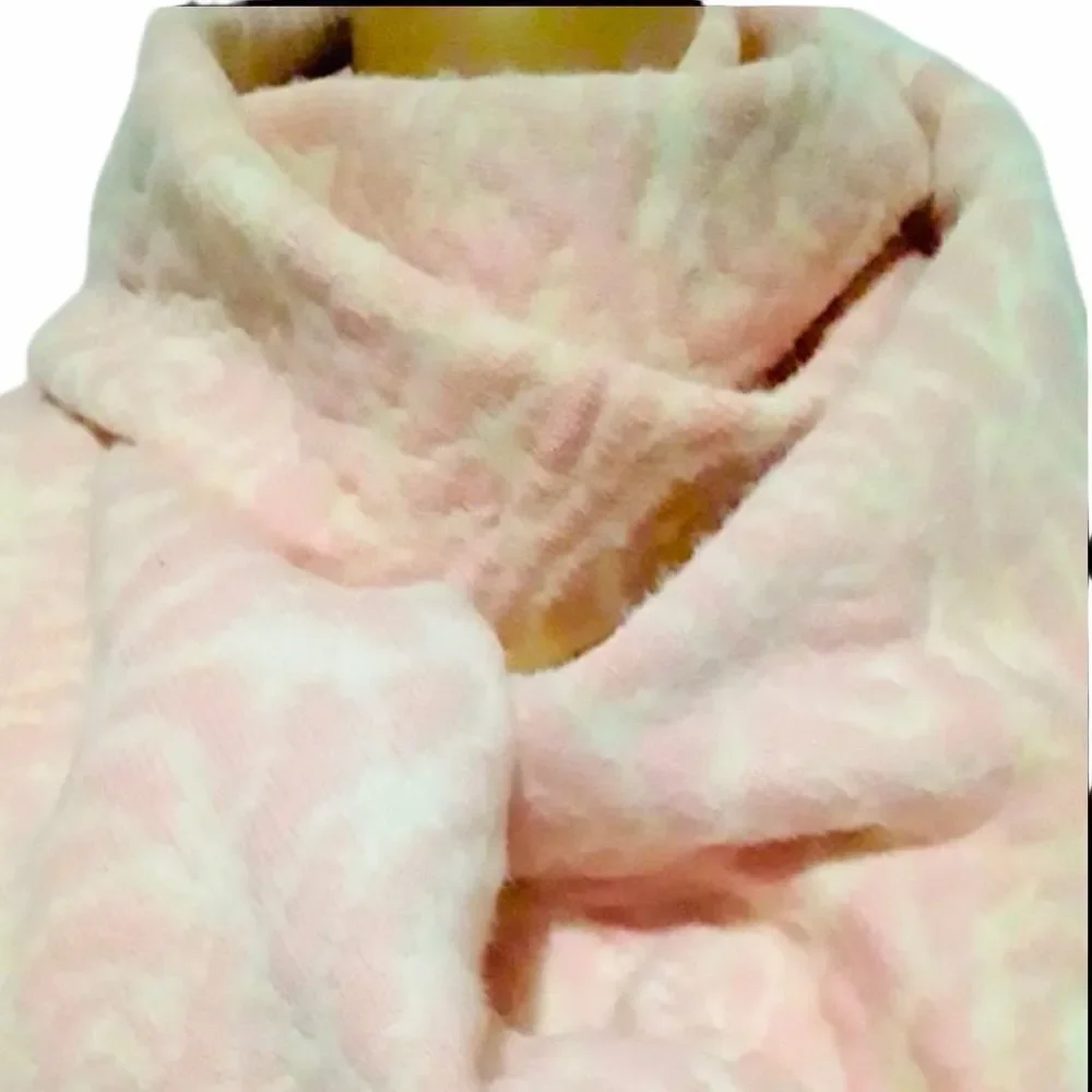 NWT Karl Lagerfeld Paris Women's Loop Infinity Scarf Pink/White Rose‎